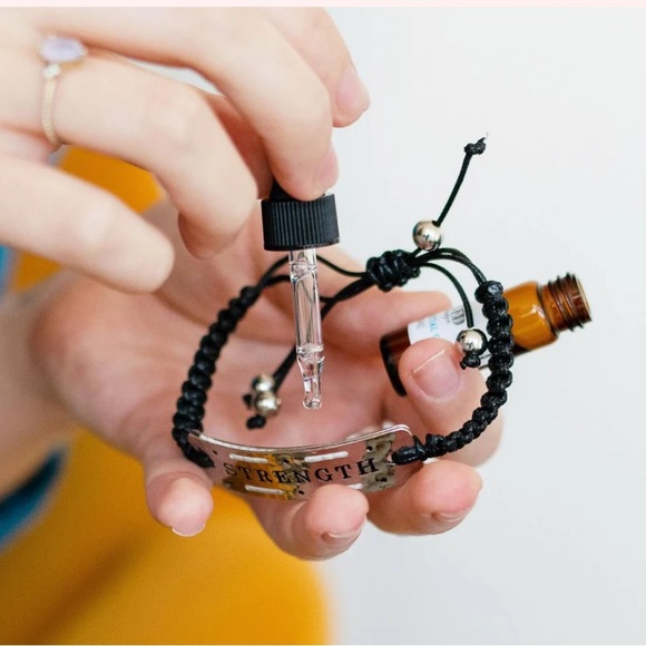 Vented Aromatherapy Watch Me Silver Bracelet - Picture 4 of 13